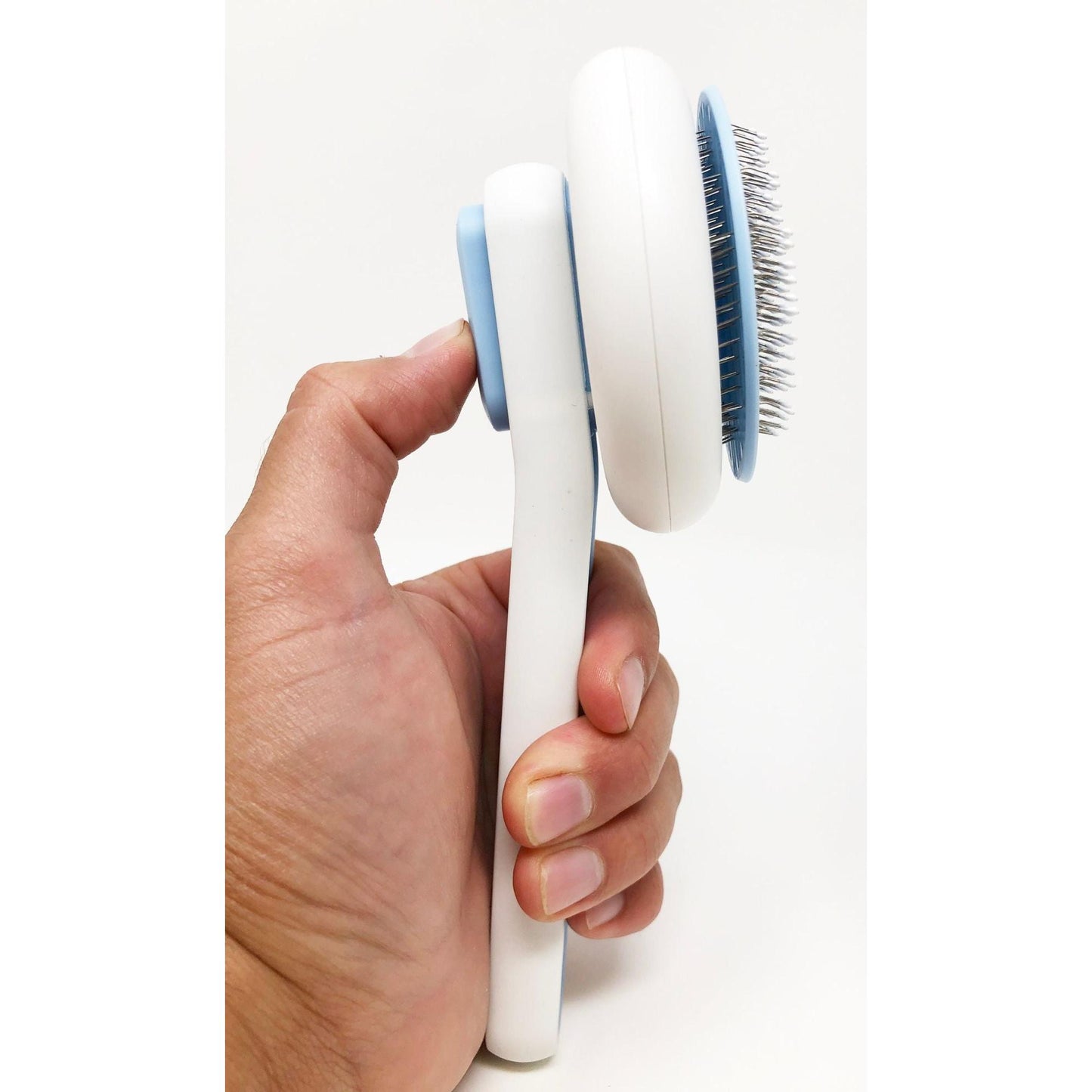 The Pet Life 'Concepto' comb is a modern, sleek, and gentle tool for removing pet hair. - Wolldi