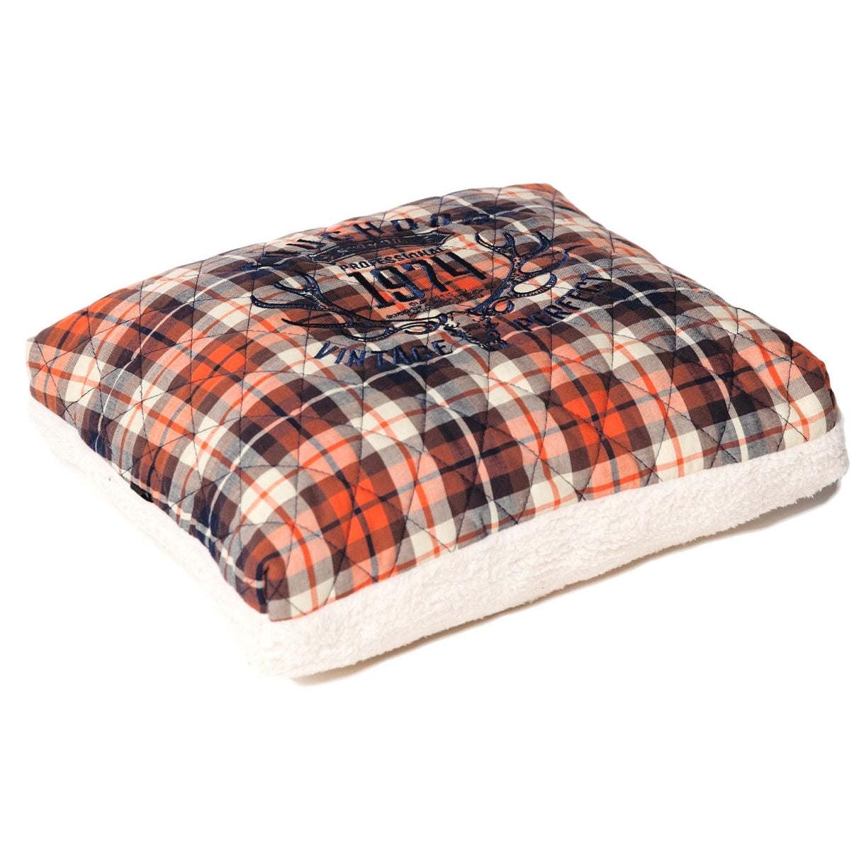 Posh Dog Bed with Diamond Stitched Fleece and Plaid Design