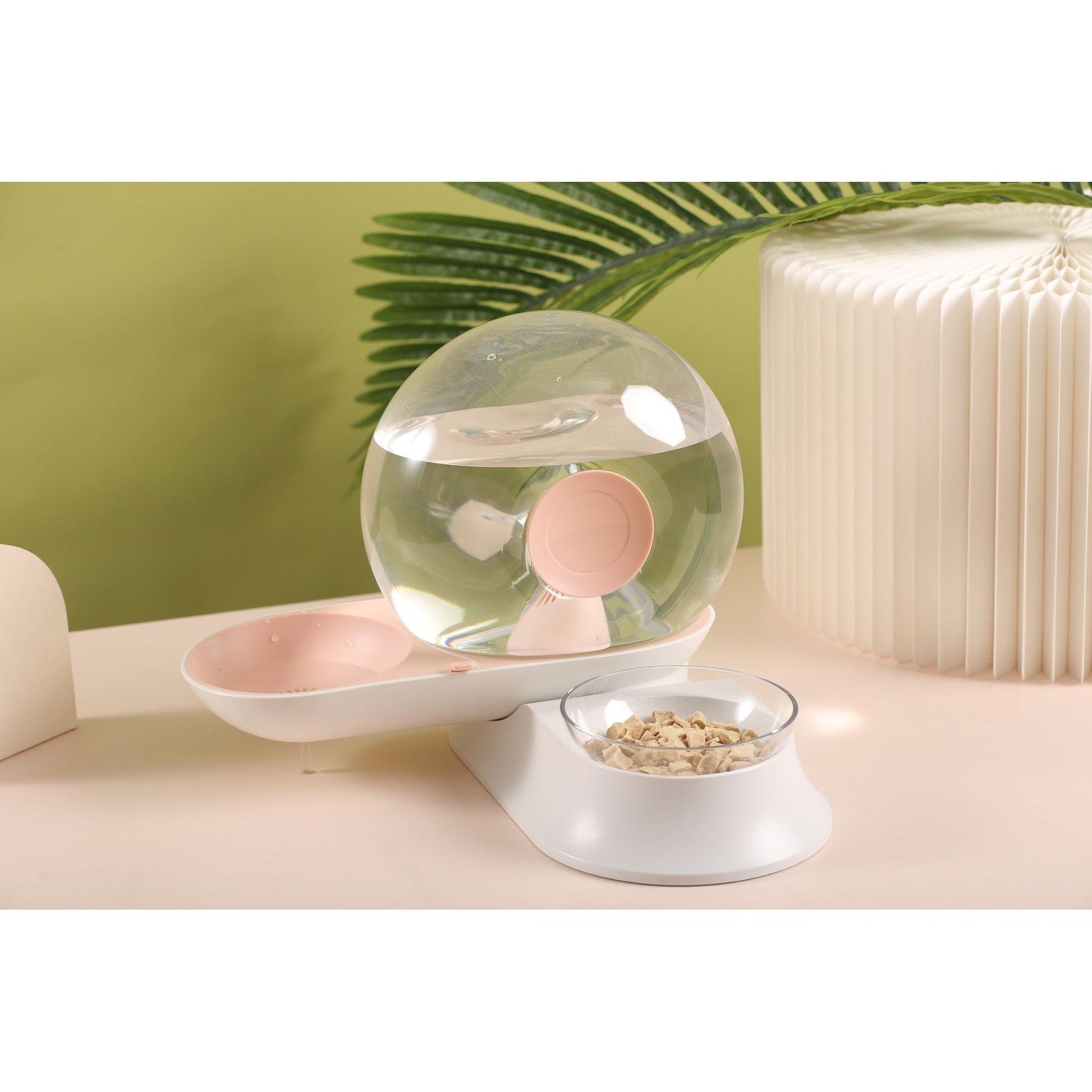 The Pet Life 'Auto-Myst' is a snail-shaped 2-in-1 automatic water dispenser and food bowl for pets. - Wolldi