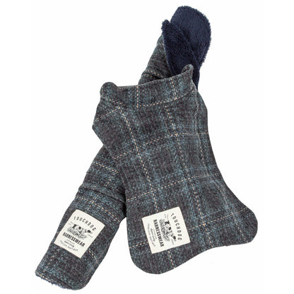 The Touchdog 2-in-1 Windowpane Plaided Dog Jacket with Matching Reversible Dog Mat is a stylish and cozy set for your furry friend. - Wolldi