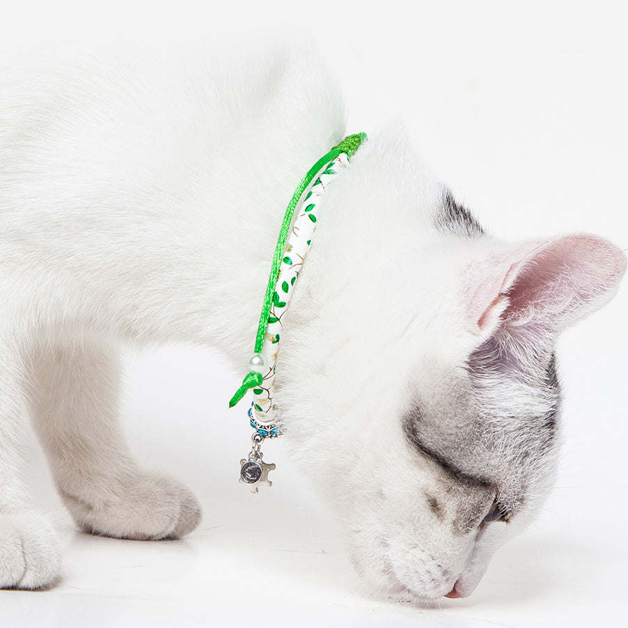 The Touchcat Lucky Charms Designer Cable Necklace Cat Collar is stylish and comfortable for cats. - Wolldi