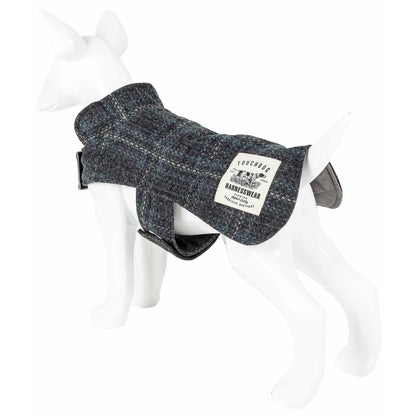 The Touchdog 2-in-1 Windowpane Plaided Dog Jacket with Matching Reversible Dog Mat is a stylish and cozy set for your furry friend. - Wolldi