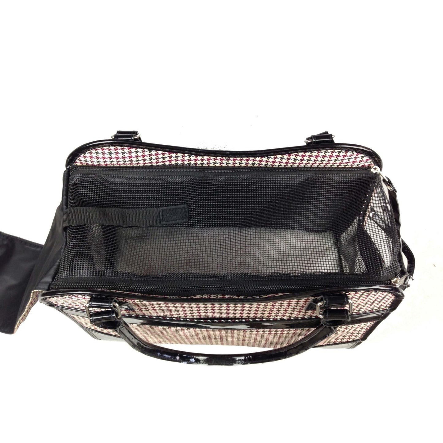 Mesh-sided pet carrier with built-in leash holder Transport