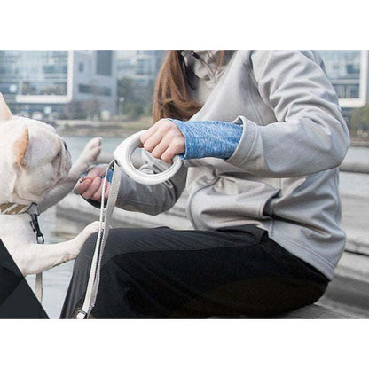 Smart leash with distance tracking and notifications. Straps